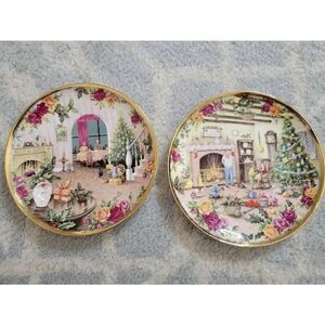 ROYAL ALBERT OLD COUNTRY ROSES DECORATIVE PLATE, CHRISTMAS WARMTH Set of 2